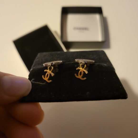 CHANEL Vintage 2tone CC Dangle Clip-on Earrings - Picture 3 of 7